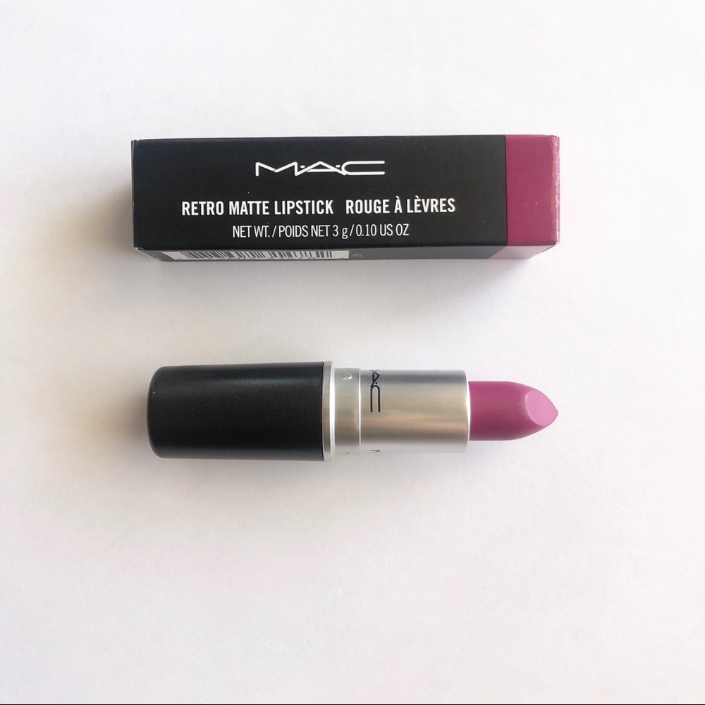 BNIB mac retromatte lipstick flat out fabulous